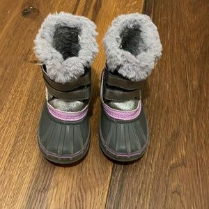 London fog snow boots! Baby girl size 7!